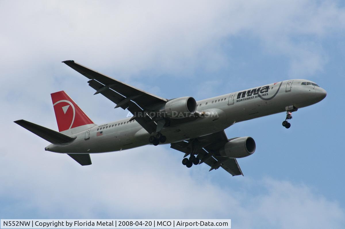N552NW, 2001 Boeing 757-251 C/N 26499, Northwest 757-200 arriving from DTW