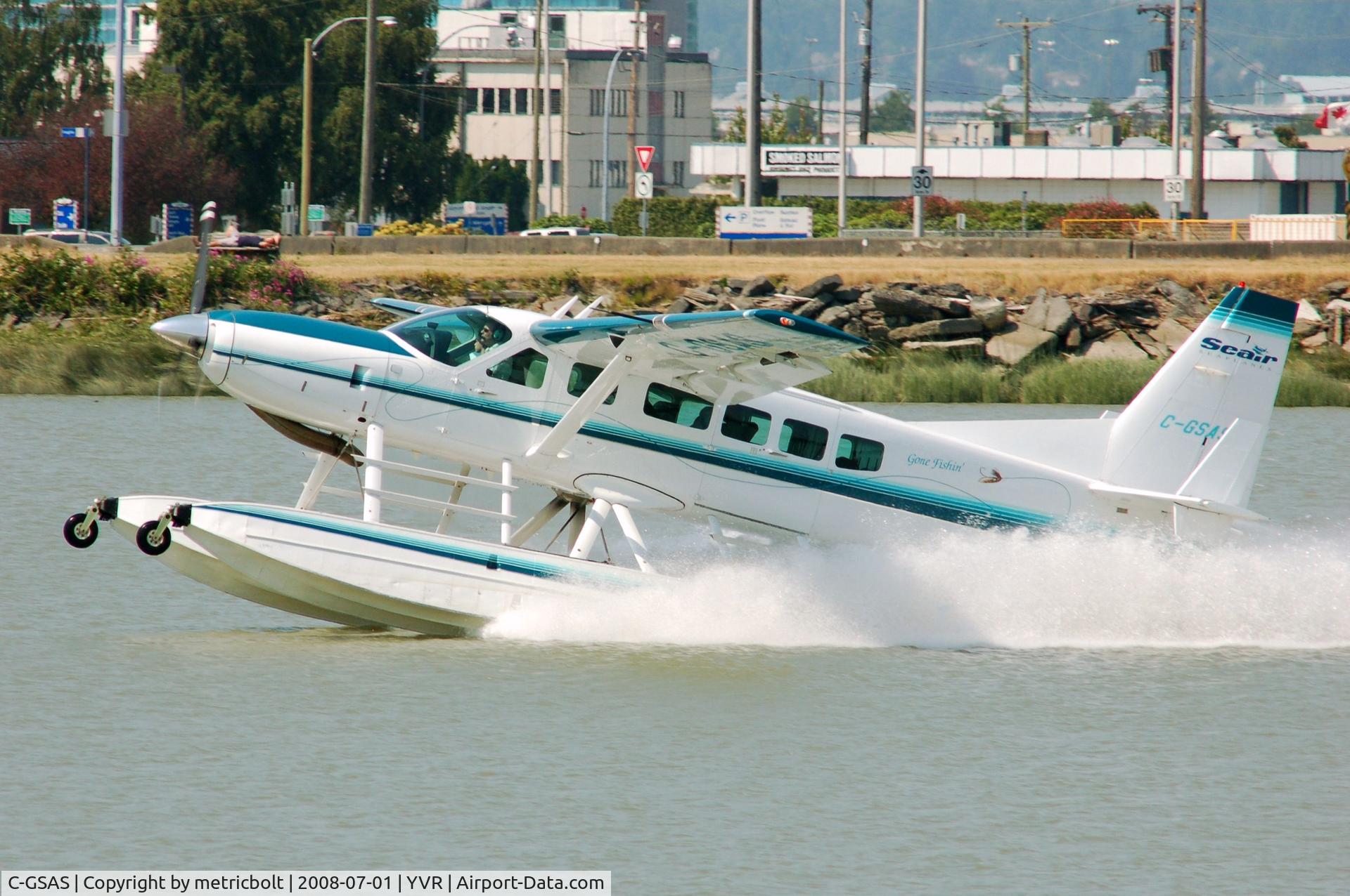 C-GSAS, 2001 Cessna 208 Caravan I C/N 20800341, on the Fraser River