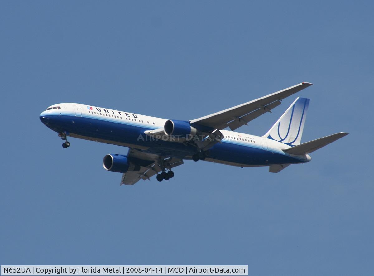 N652UA, 1992 Boeing 767-322 C/N 25390, United 767-300 arriving from ORD