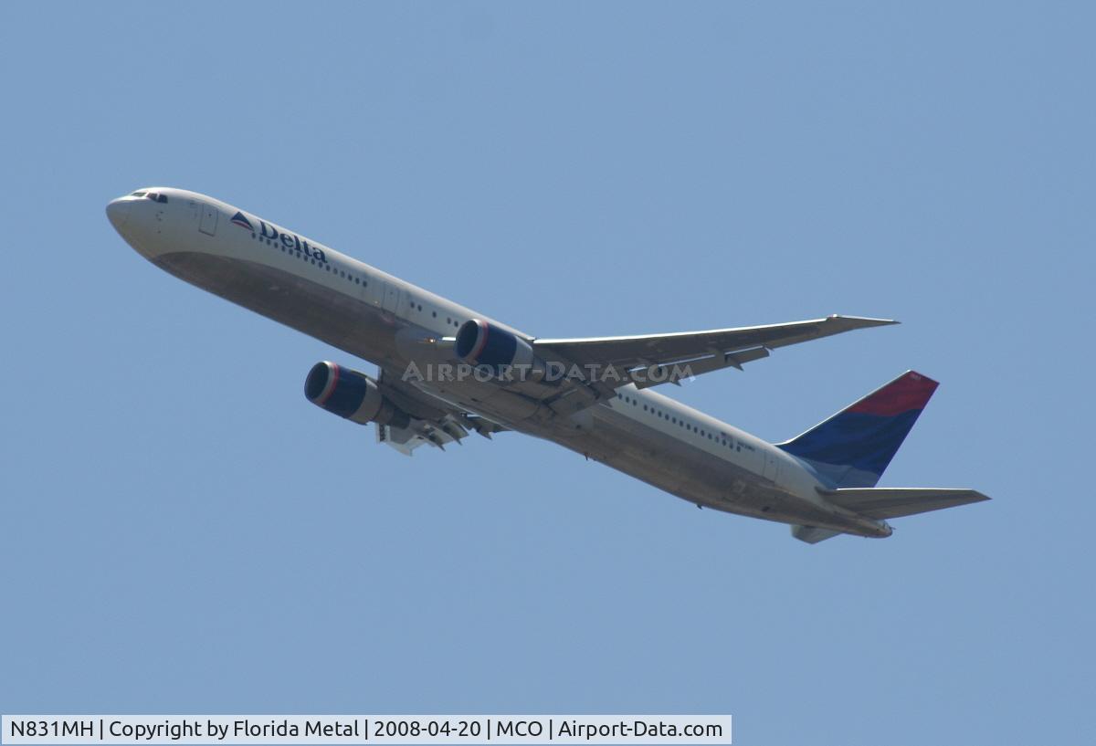 N831MH, 2000 Boeing 767-432/ER C/N 29702, Delta 767-400 departing to ATL