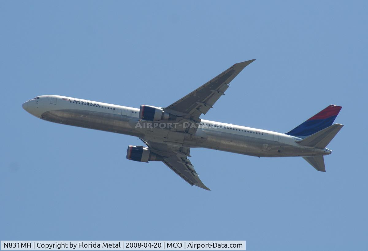 N831MH, 2000 Boeing 767-432/ER C/N 29702, Delta 767-400 departing to ATL