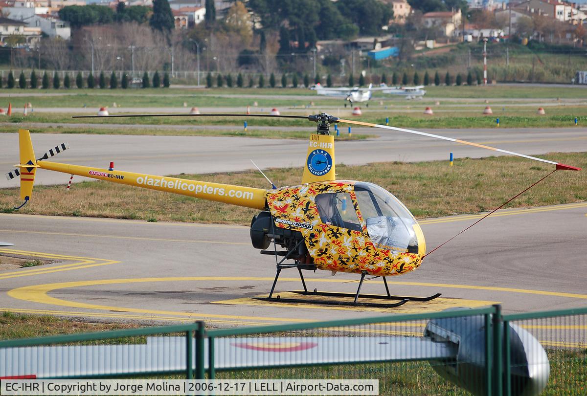 EC-IHR, Robinson R22 Beta C/N 897, Parked on Sabadell platform.