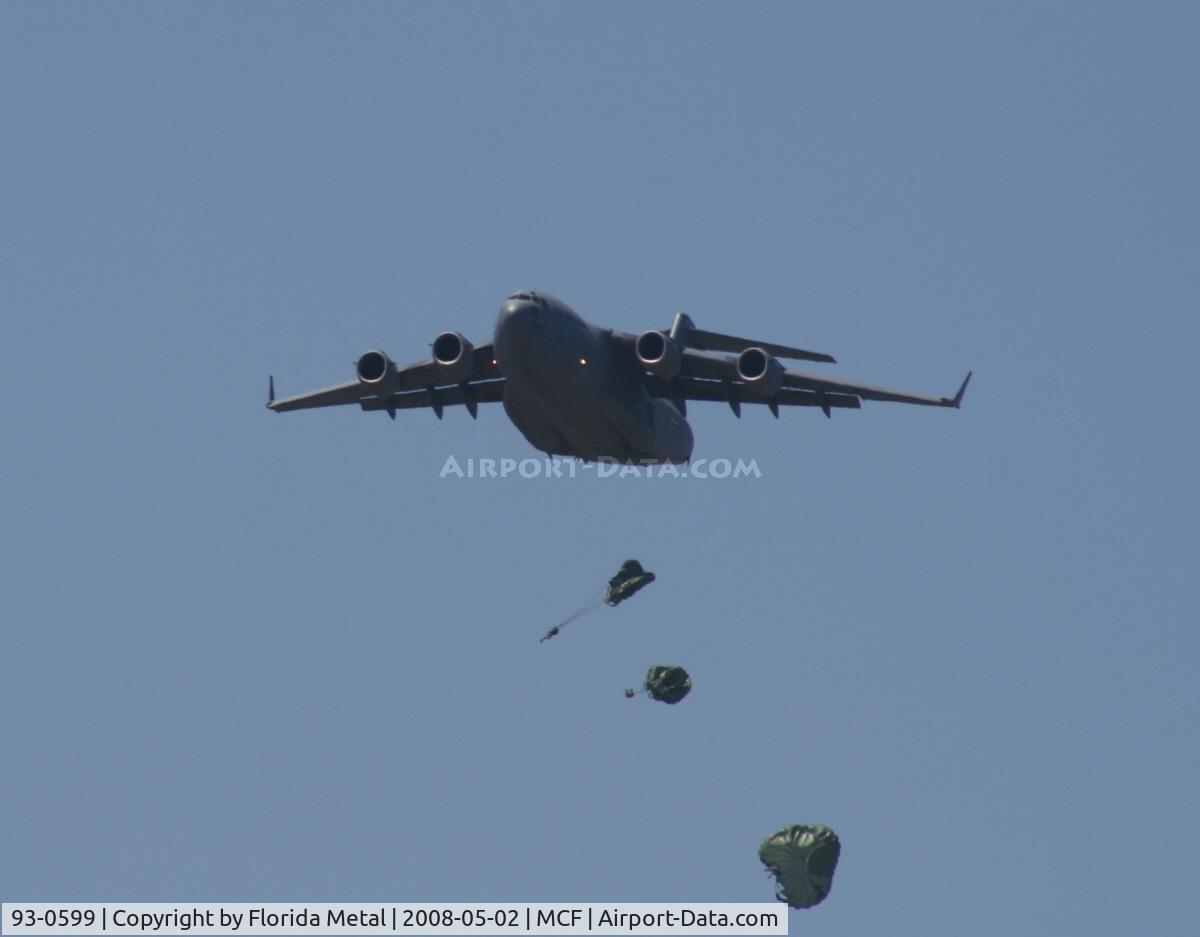 93-0599, 1993 McDonnell Douglas C-17A Globemaster III C/N P-15, C-17 dropping parachutes