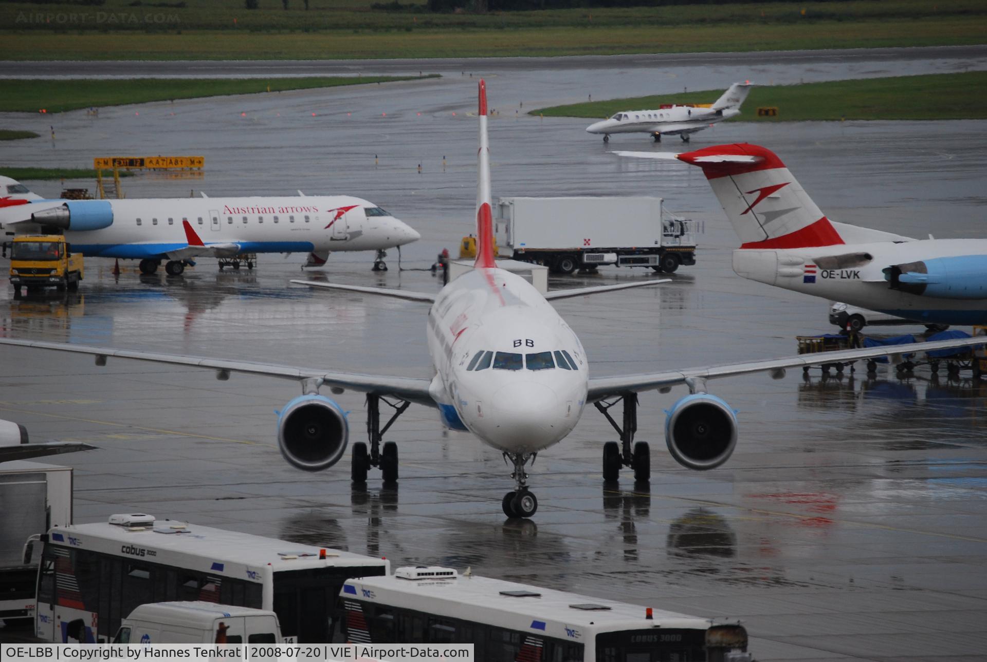 OE-LBB, 1995 Airbus A321-111 C/N 570, 