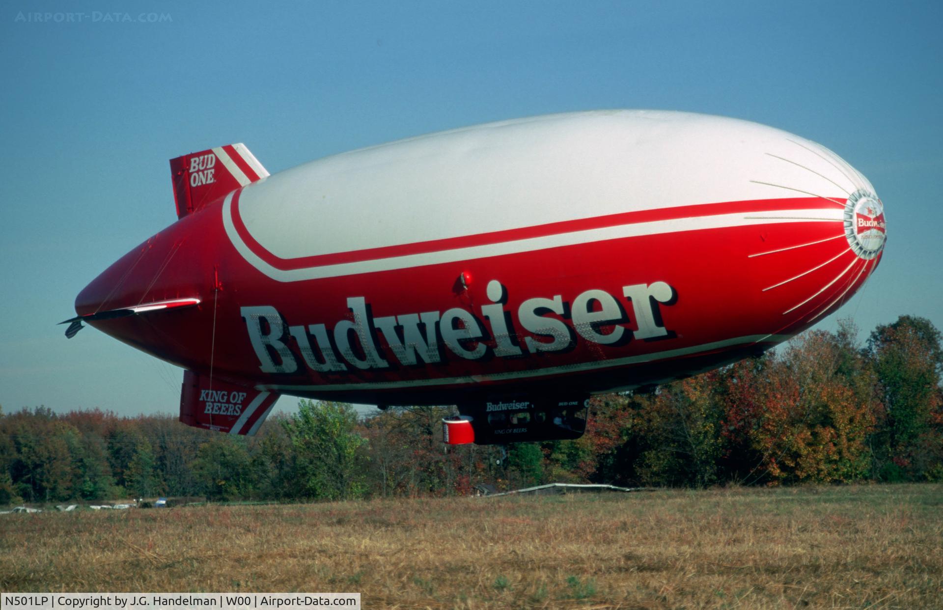 N501LP, Airship Industries Skyship 500 C/N 1214-04, take off from Freeway Airport Bowie MD