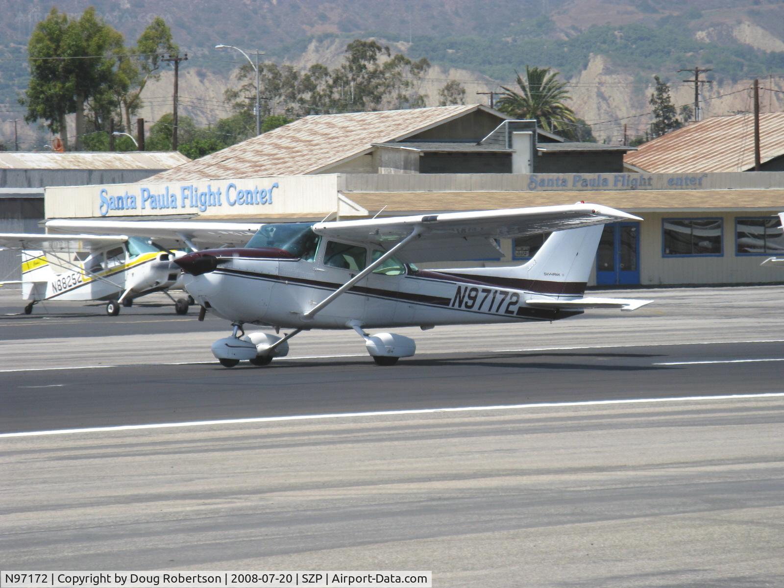 N97172, 1984 Cessna 172P C/N 17276162, 1984 Cessna 172P SKYHAWK II, Lycoming O-320-D2J 160 Hp, landing roll Rwy 22