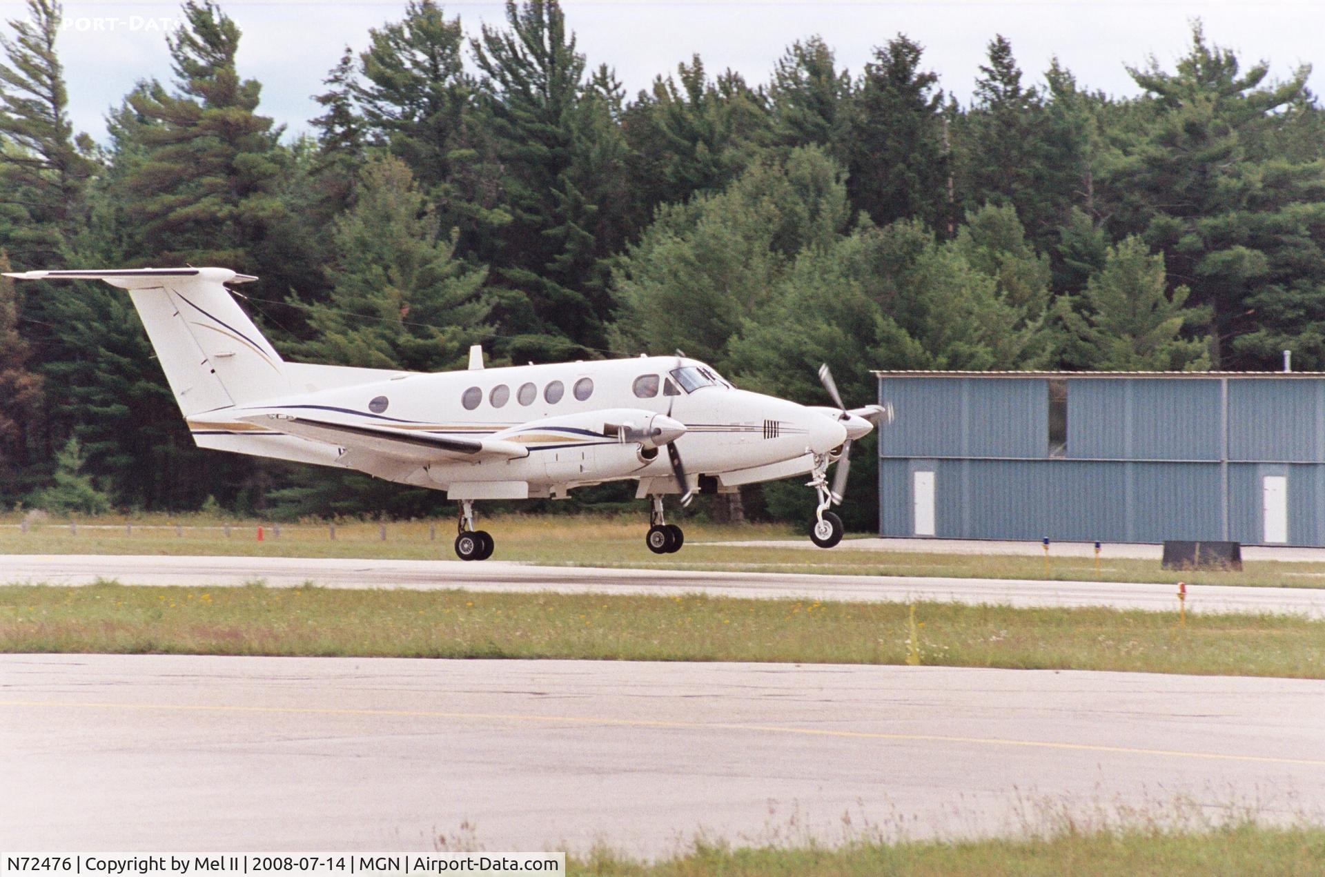 N72476, Beech A200 C/N BC-26, Landing RWY 28