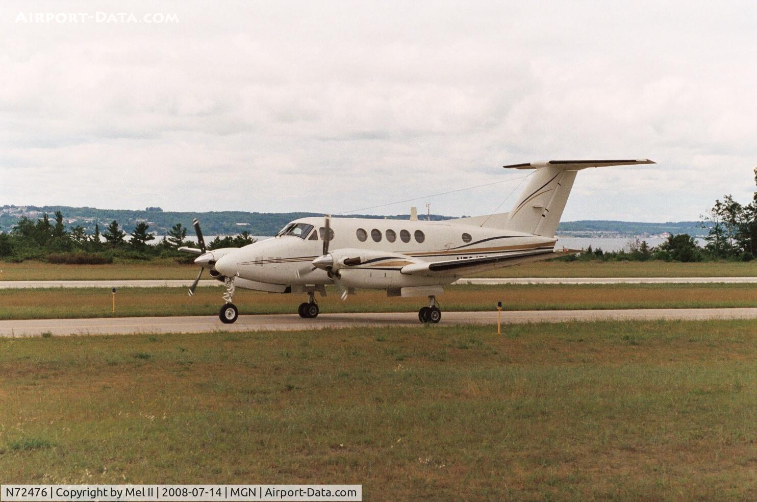 N72476, Beech A200 C/N BC-26, Taxi from landing RWY 28
