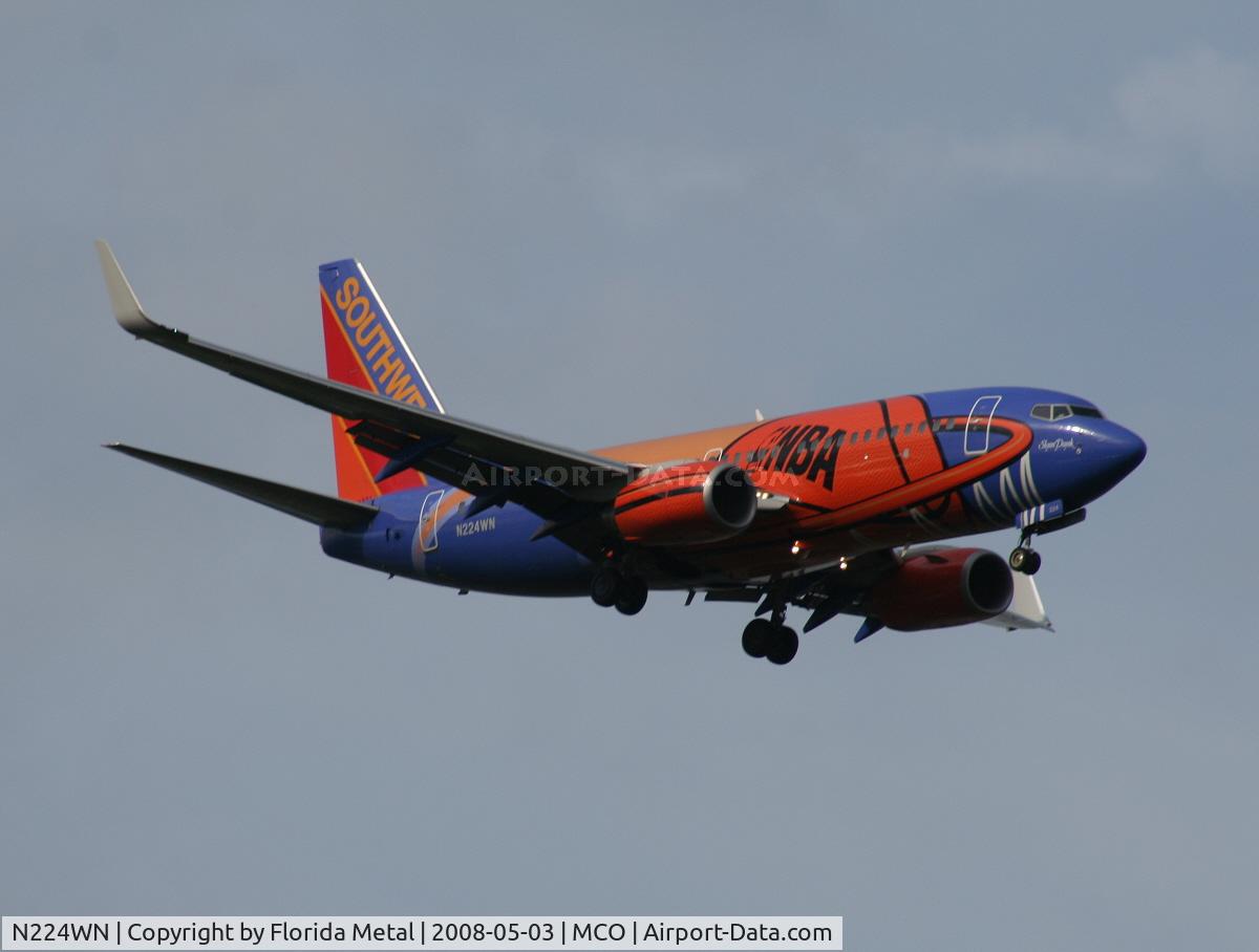 N224WN, 2005 Boeing 737-7H4 C/N 32493, Slam Dunk One Southwest 737-700