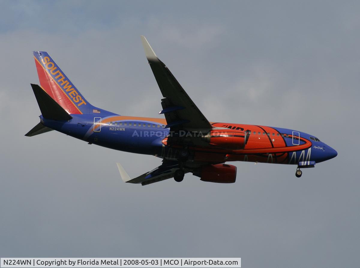 N224WN, 2005 Boeing 737-7H4 C/N 32493, Slam Dunk One Southwest 737-700