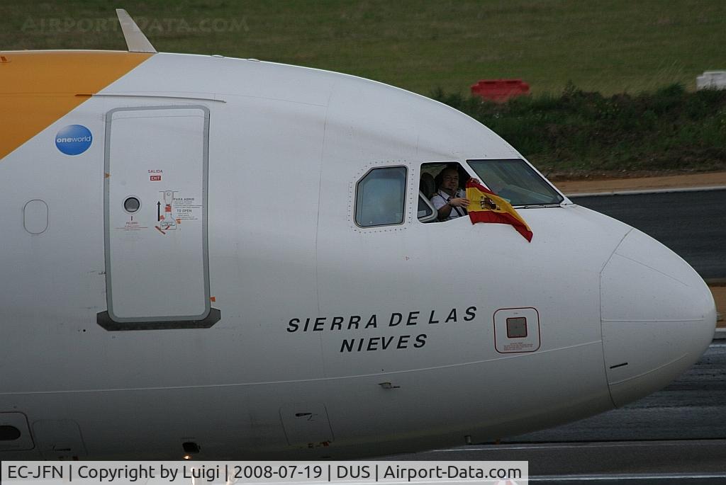 EC-JFN, 2005 Airbus A320-214 C/N 2391, A very nice pilot!