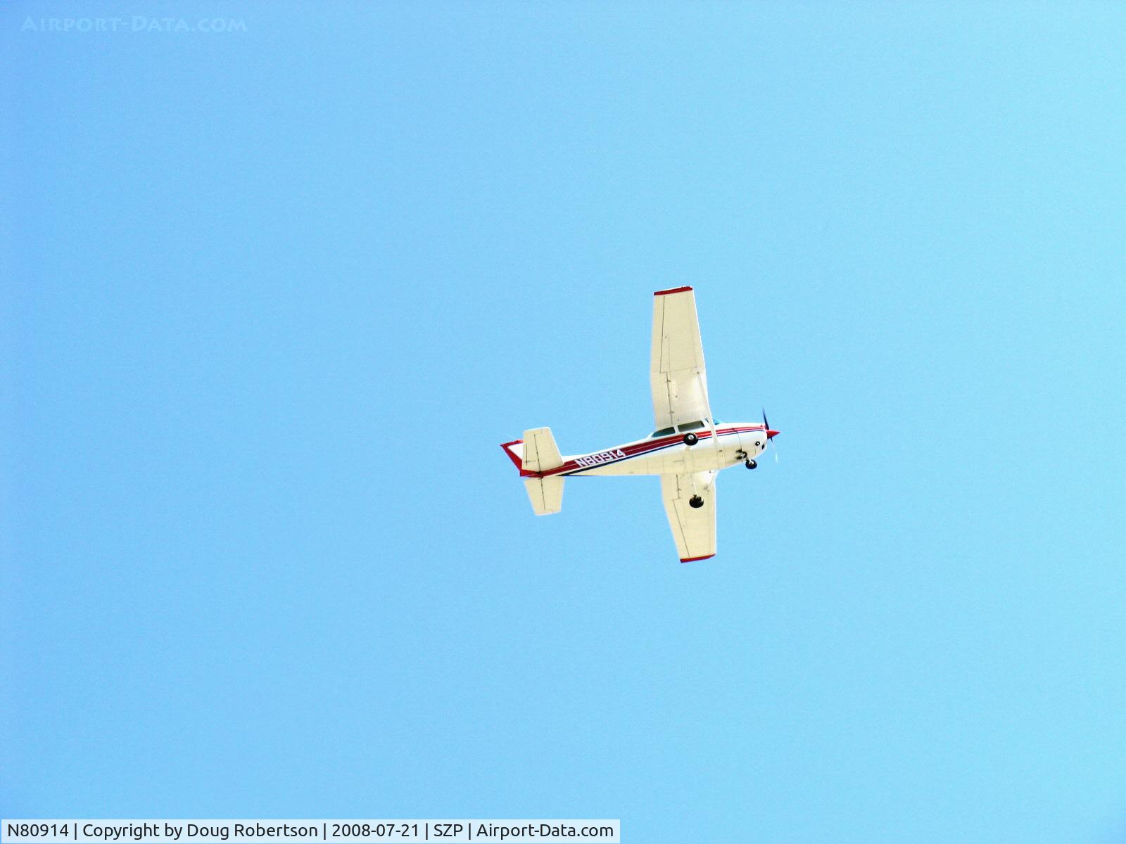N80914, 1976 Cessna 172M C/N 17266799, 1976 Cessna 172M, Lycoming O-320-E2D 150 Hp, takeoff climb Rwy 22