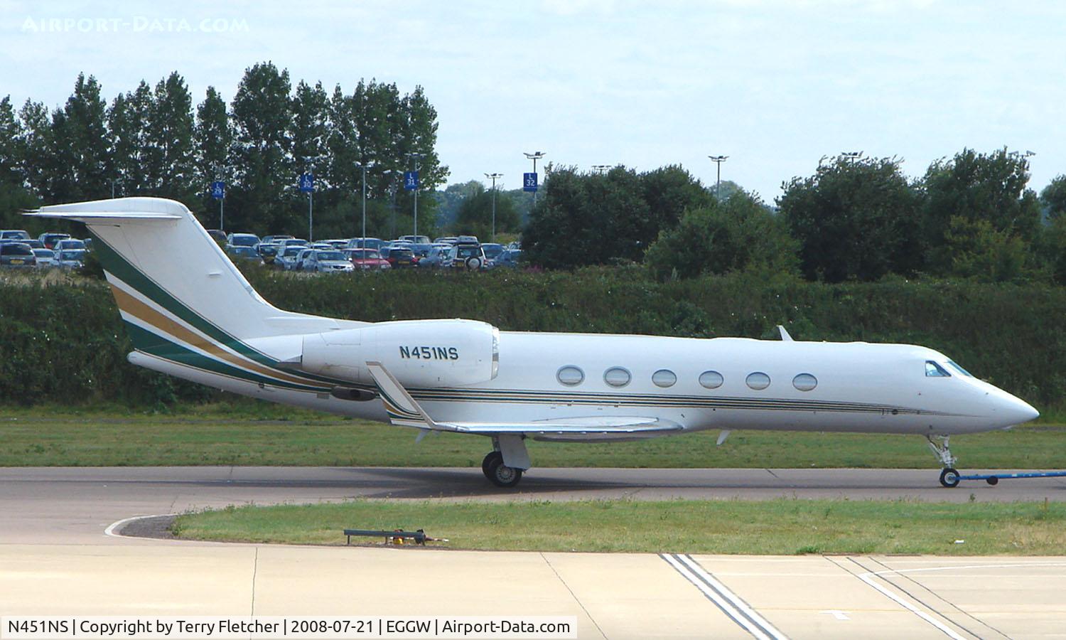 N451NS, 2007 Gulfstream Aerospace GIV-X (G450) C/N 4082, Gulfstream G450 at Luton