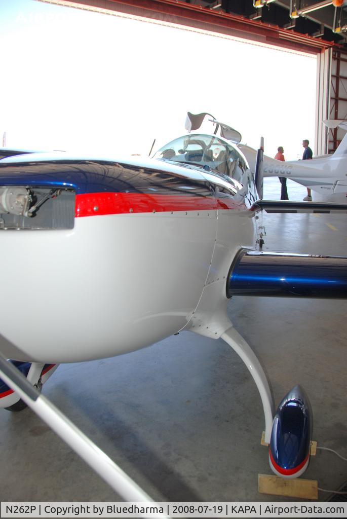 N262P, 2007 Extra EA-300/L C/N 1262, Parked on display.