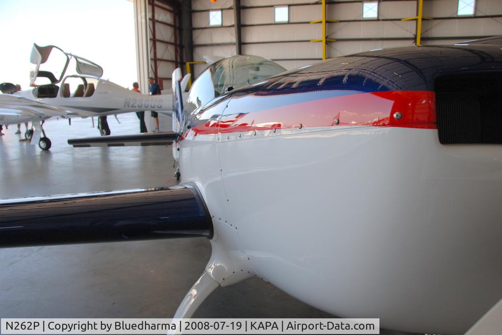 N262P, 2007 Extra EA-300/L C/N 1262, Parked on display.