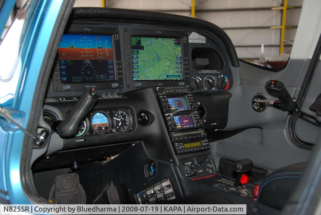N825SR, 2007 Cirrus SR22 G3X C/N 2618, Parked on Display.