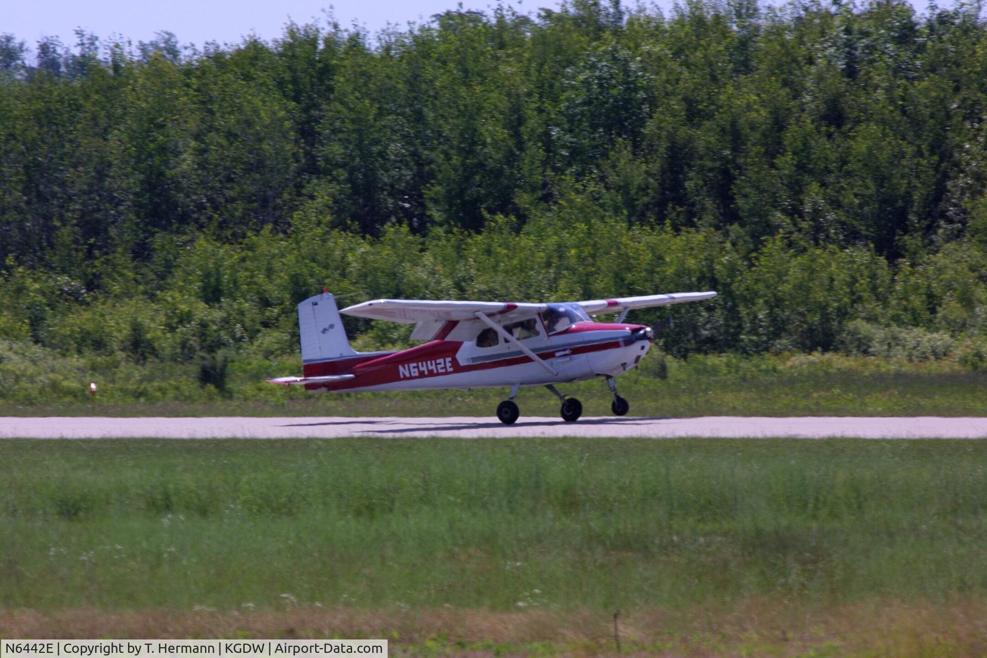 N6442E, 1959 Cessna 172 C/N 46542, Touchdown at Gladwin MI.