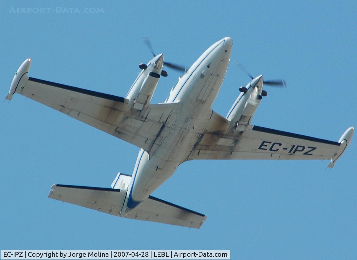 EC-IPZ, 1982 Piper PA-31T2-620 Cheyenne IIXL C/N 31T-8166056, Taking off RWY 25L.