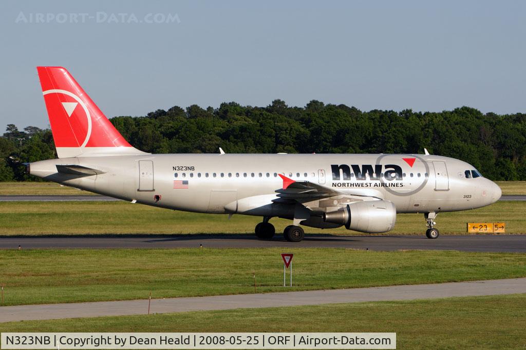 N323NB, 2001 Airbus A319-114 C/N 1453, Northwest Airlines N323NB (FLT NWA754) taxiing to the gate after arrival on RWY 5 from Detroit Metro Wayne County (KDTW).