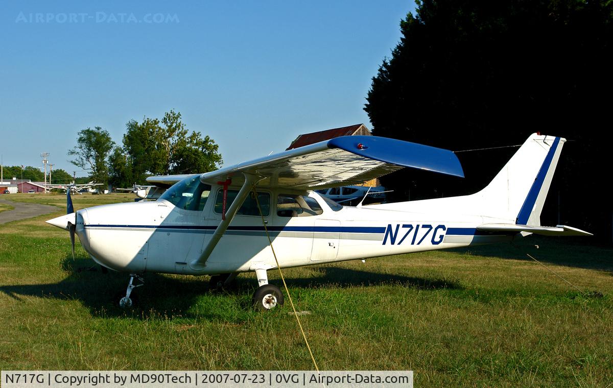 N717G, 1976 Cessna 172N C/N 17267597, Nice C172 at Lee Airport.