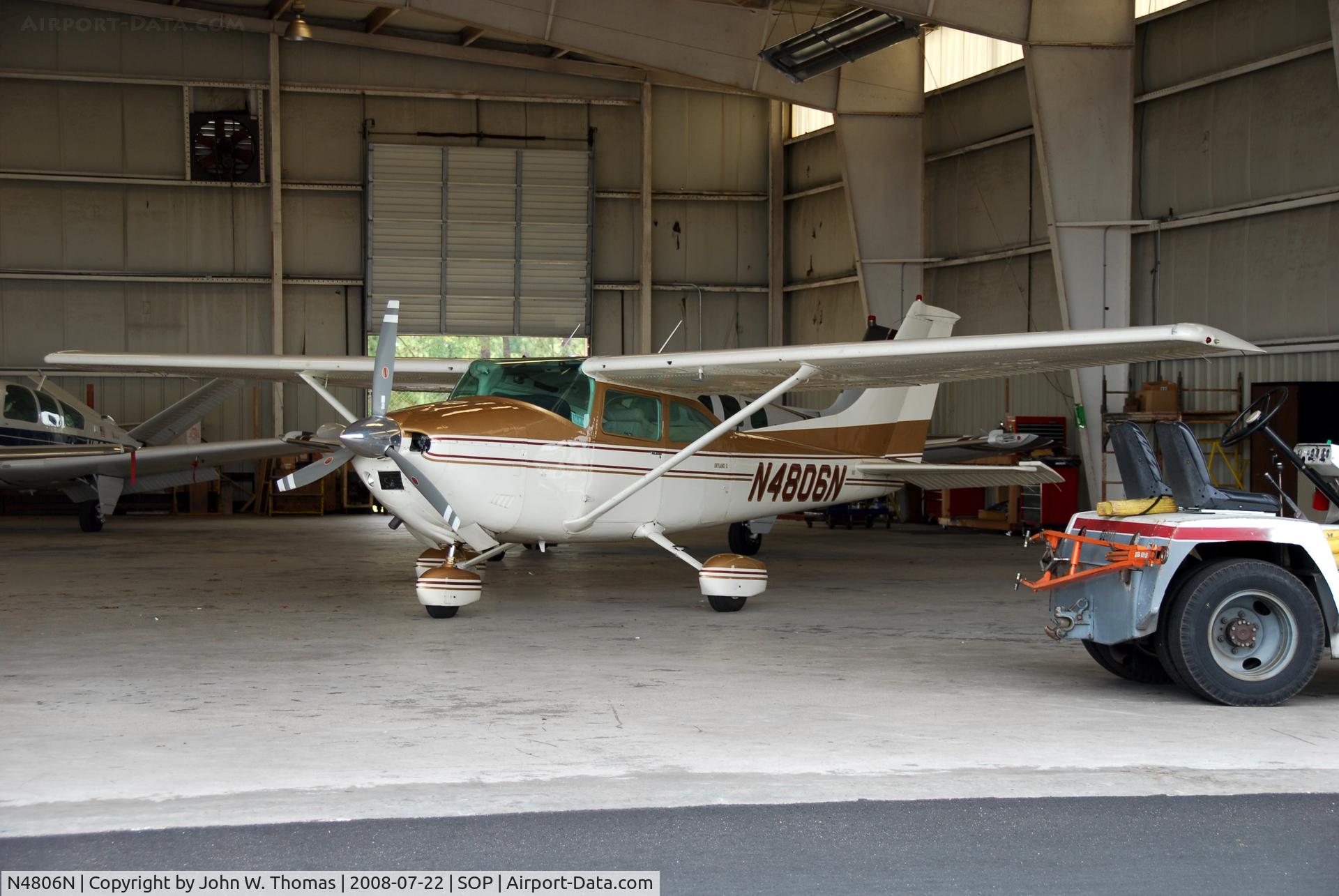 N4806N, 1979 Cessna 182Q Skylane C/N 18267382, In the shade