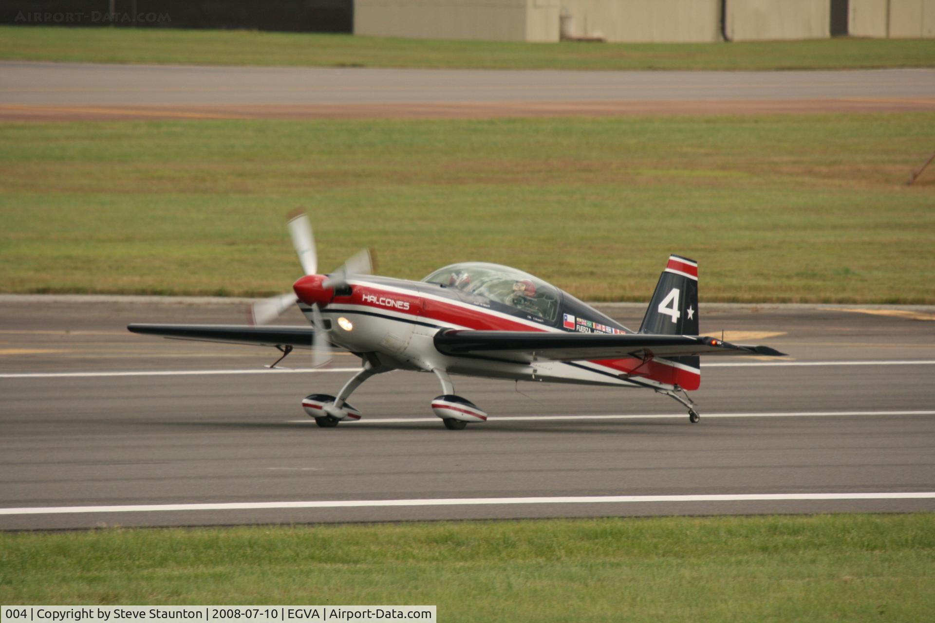 132, Extra EA-300L C/N 132, Taken at the Royal International Air Tattoo 2008 during arrivals and departures (show days cancelled due to bad weather)