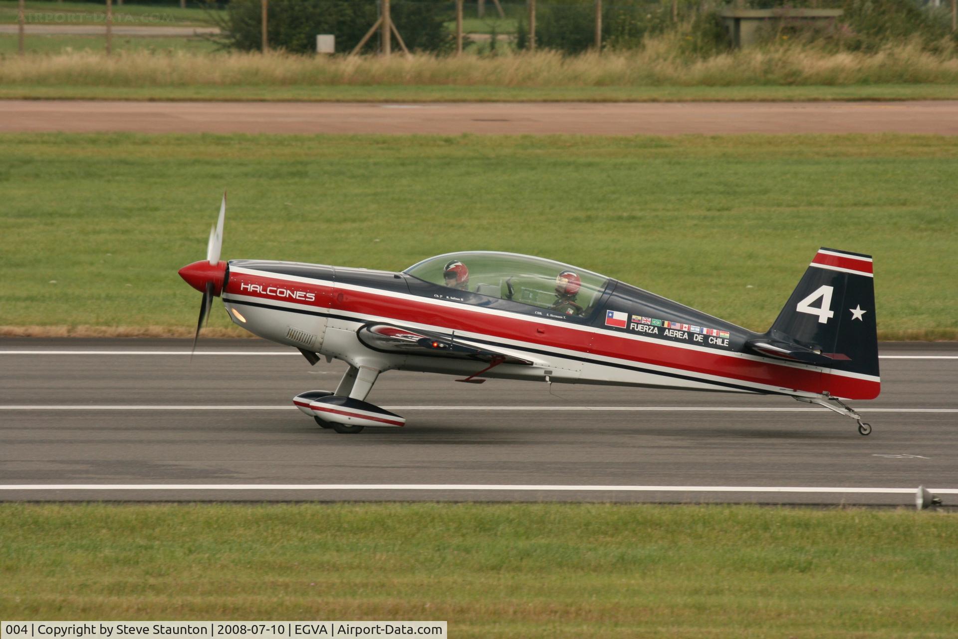 132, Extra EA-300L C/N 132, Taken at the Royal International Air Tattoo 2008 during arrivals and departures (show days cancelled due to bad weather)