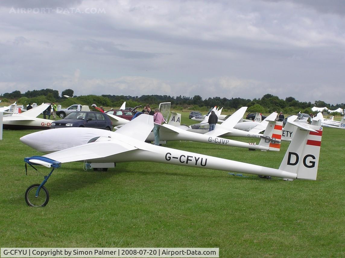G-CFYU, 1982 Elan DG-100 C/N E111, Glaser-Dirks DG-101 Elan at Bicester