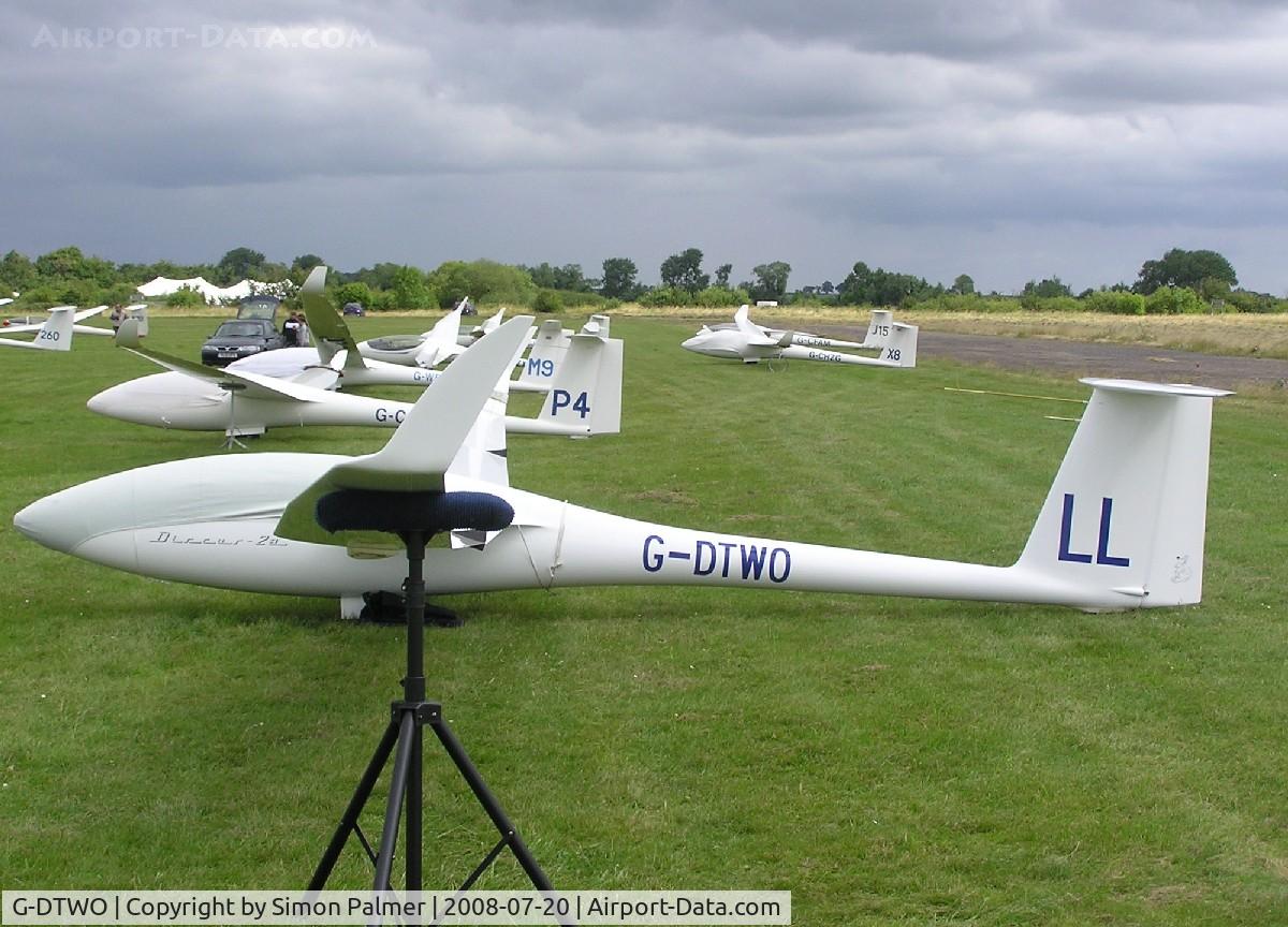 G-DTWO, 1998 Schempp-Hirth Discus 2a C/N 9, Discus 2A at Bicester