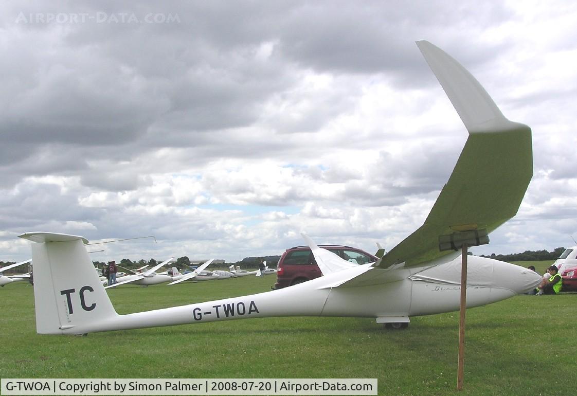G-TWOA, 1990 Schempp-Hirth Discus 2a C/N 82, Discus 2A at Bicester