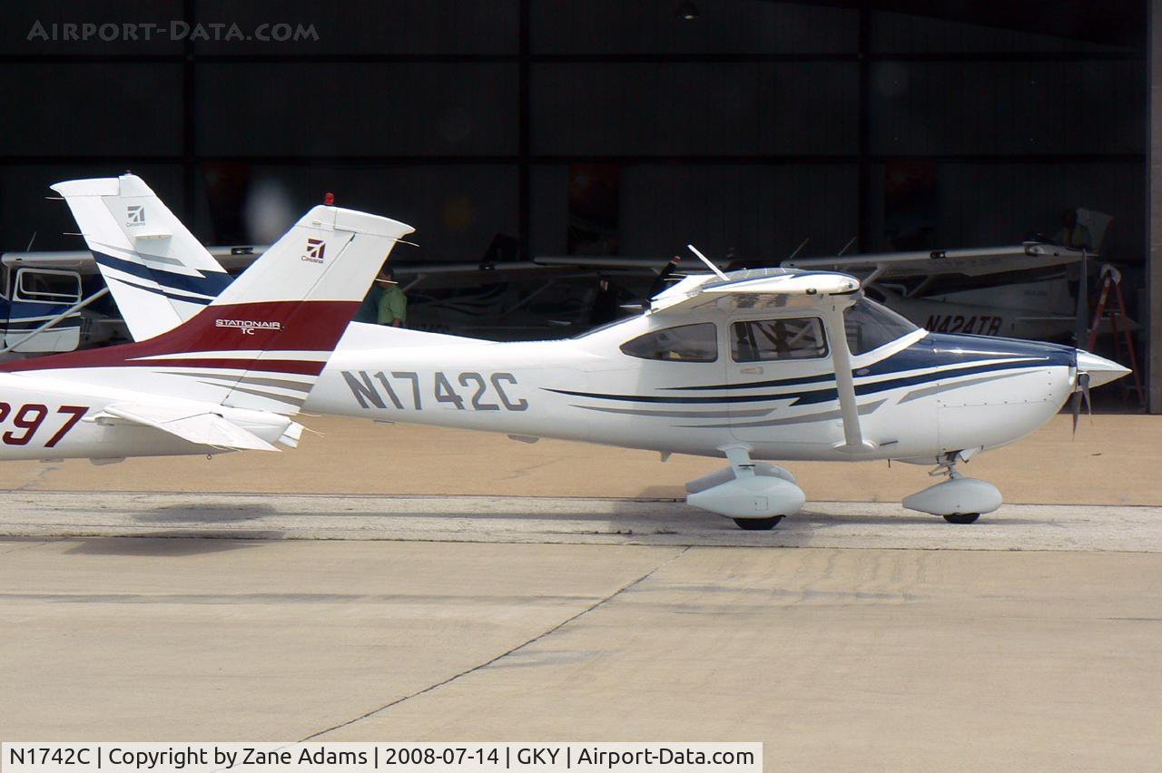 N1742C, 2005 Cessna 182T Skylane C/N 18281624, At Arlington Municipal