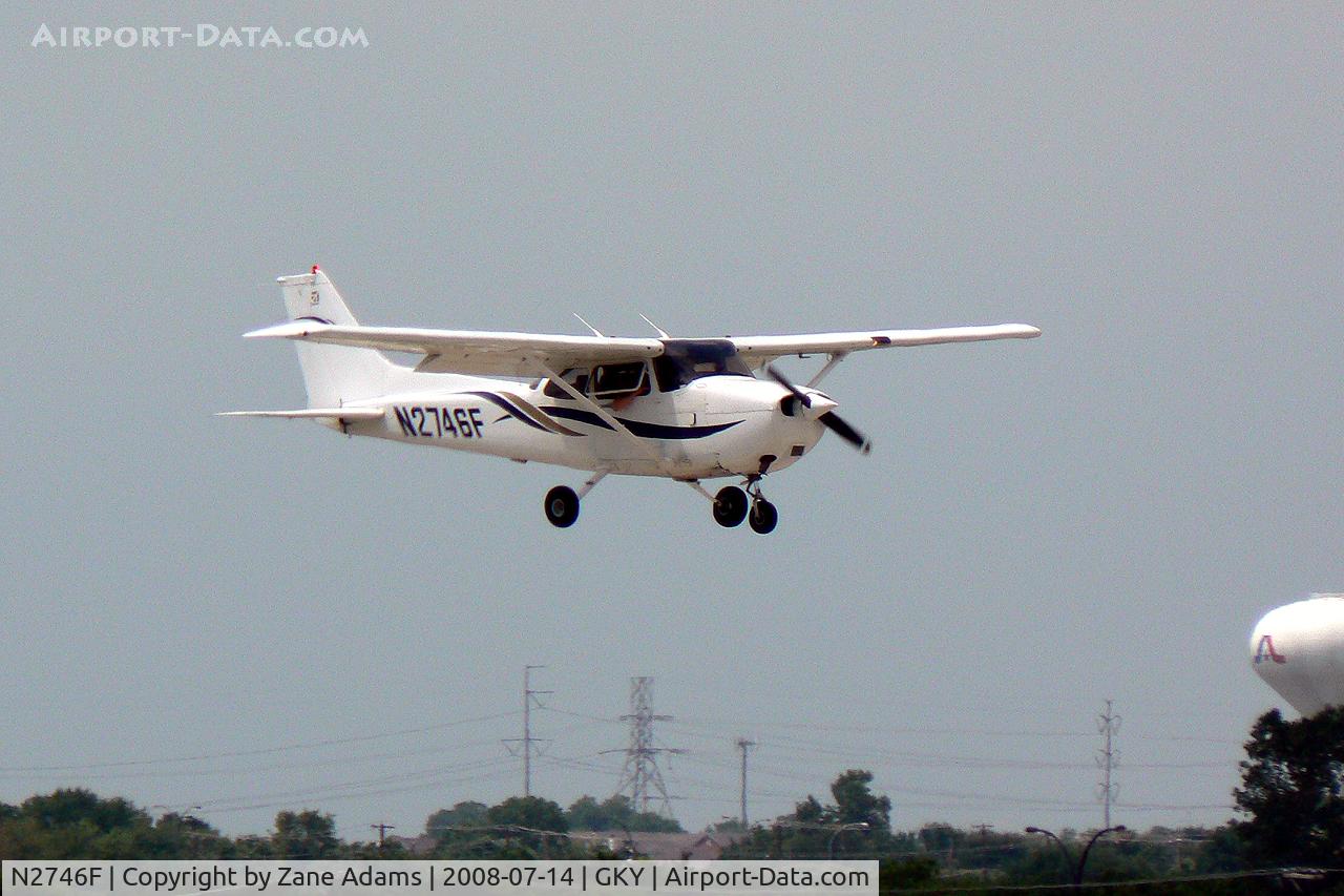 N2746F, 1999 Cessna 172R C/N 17280766, At Arlington Municipal