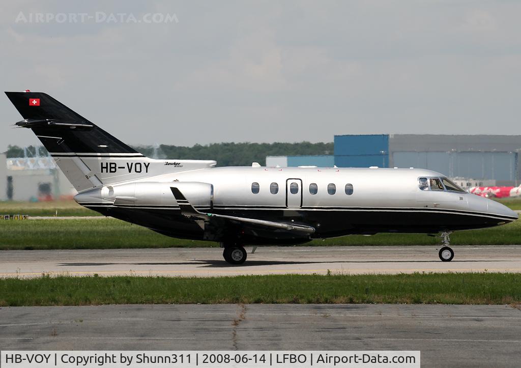 HB-VOY, 2008 Hawker Beechcraft Hawker 850XP C/N 258895, Arriving and rolling to the General Aviation apron...