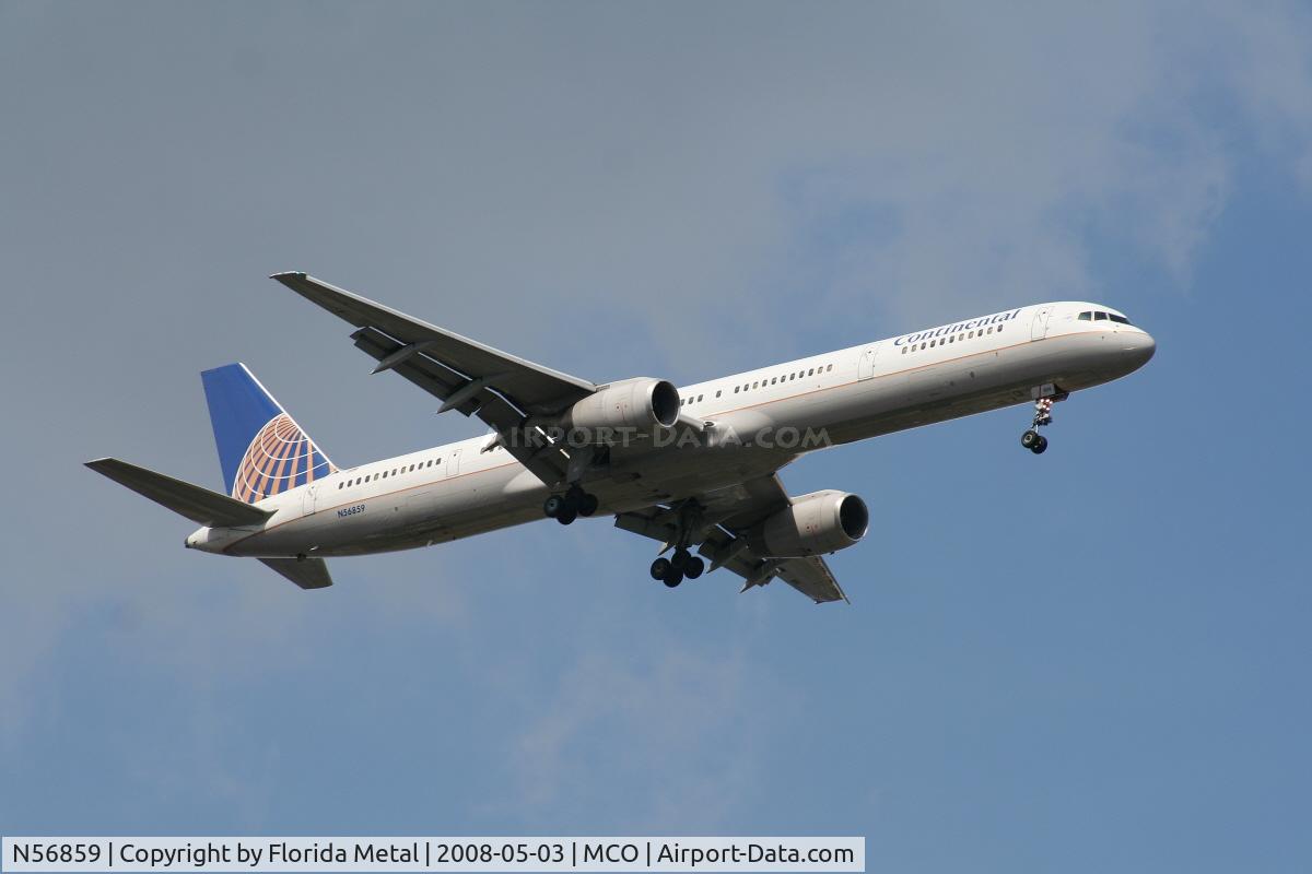 N56859, 2004 Boeing 757-324 C/N 32818, Continental 757-300 arriving from IAH