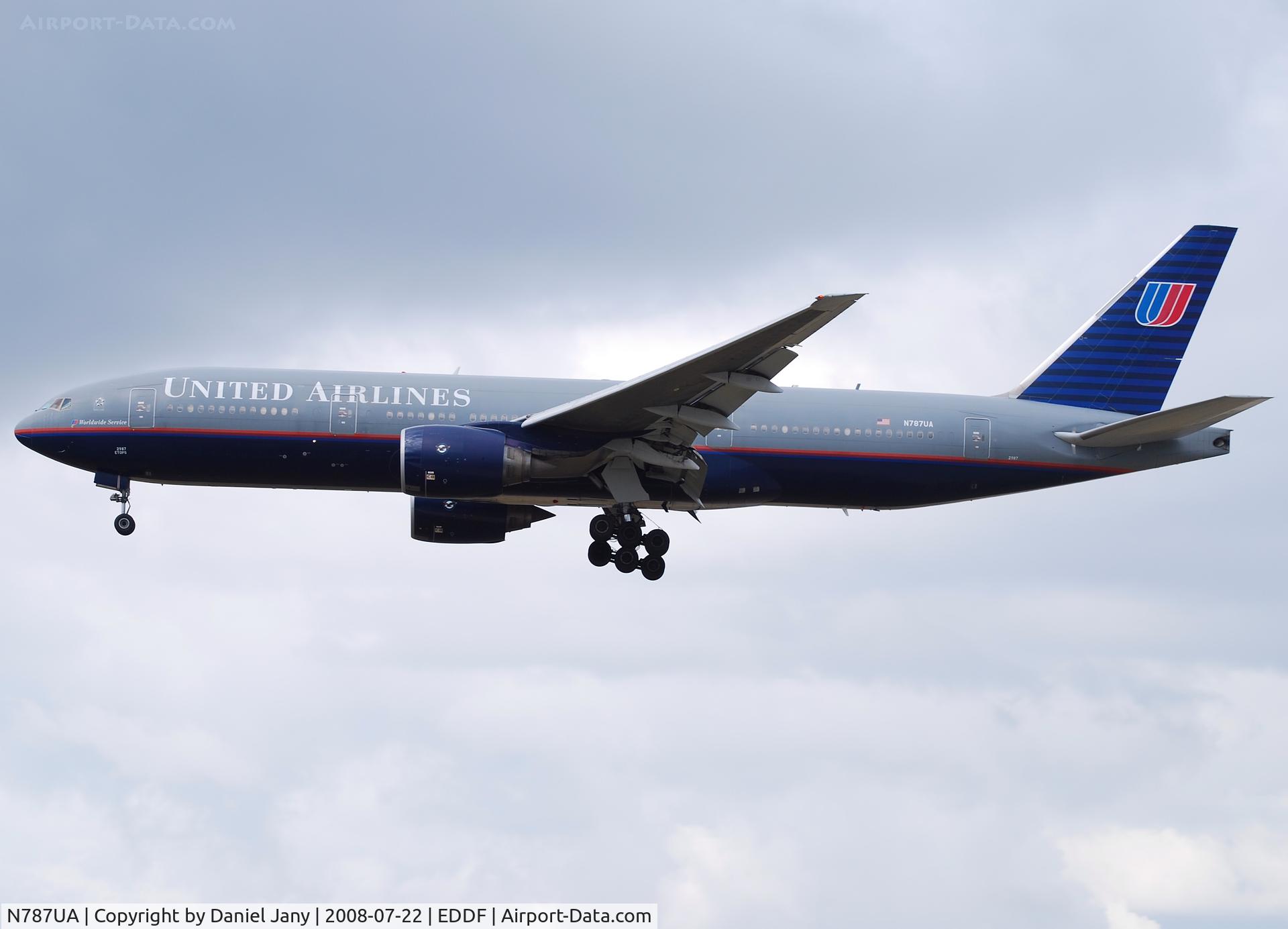 N787UA, 1997 Boeing 777-222 C/N 26939, United Airlines