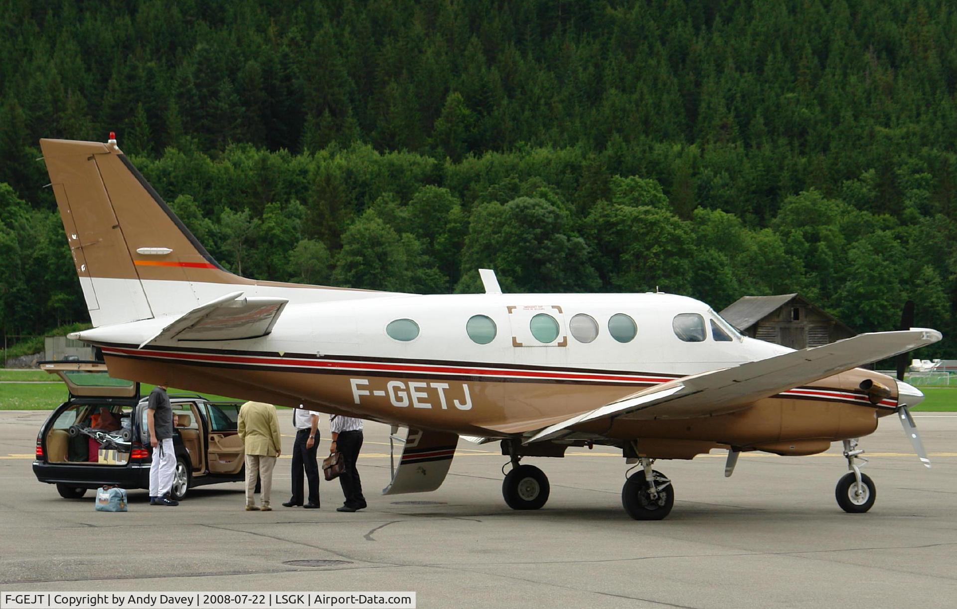 F-GEJT, Cessna 310D C/N 39089, Saanen airfield CH