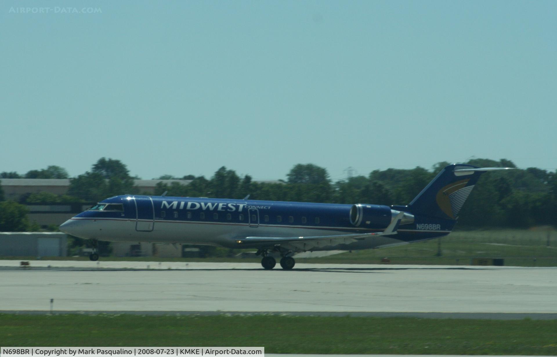 N698BR, 2003 Bombardier CRJ-200ER (CL-600-2B19) C/N 7799, CL-600-2B19