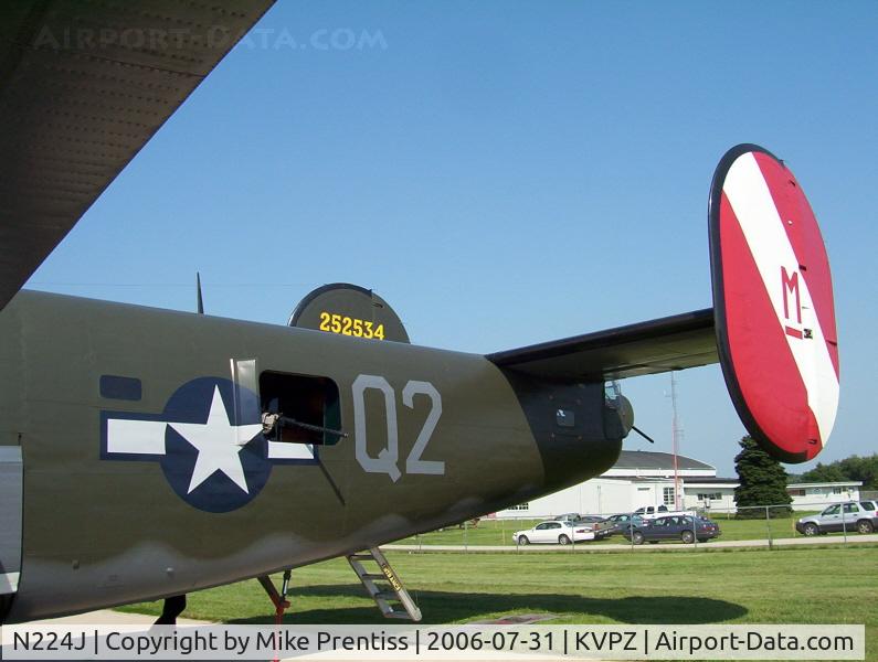 N224J, 1944 Consolidated B-24J-85-CF Liberator C/N 1347 (44-44052), Twin Tail