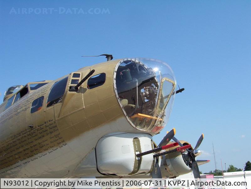 N93012, 1944 Boeing B-17G-30-BO Flying Fortress C/N 32264, Nose detail