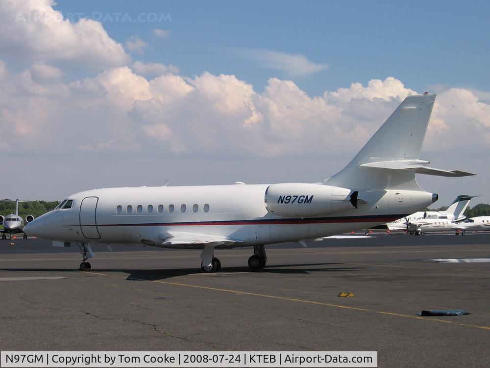 N97GM, 2003 Dassault Falcon 2000EX C/N 15, 2000EX on the ramp