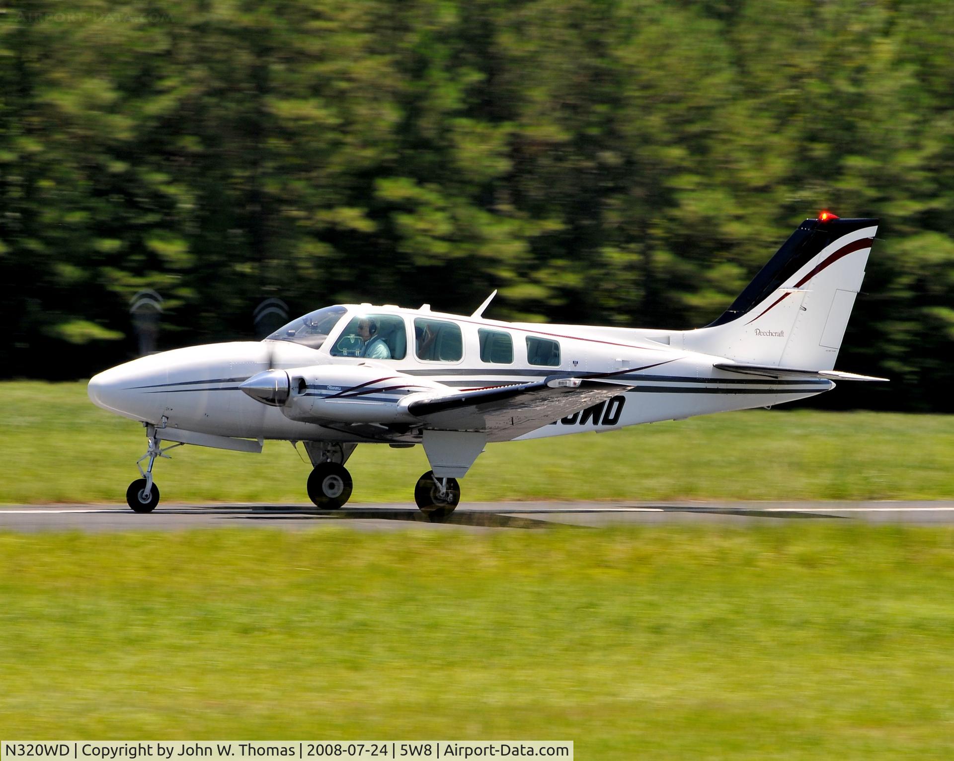 N320WD, 1974 Beech 58 Baron C/N TH-426, Arriving runway 4
