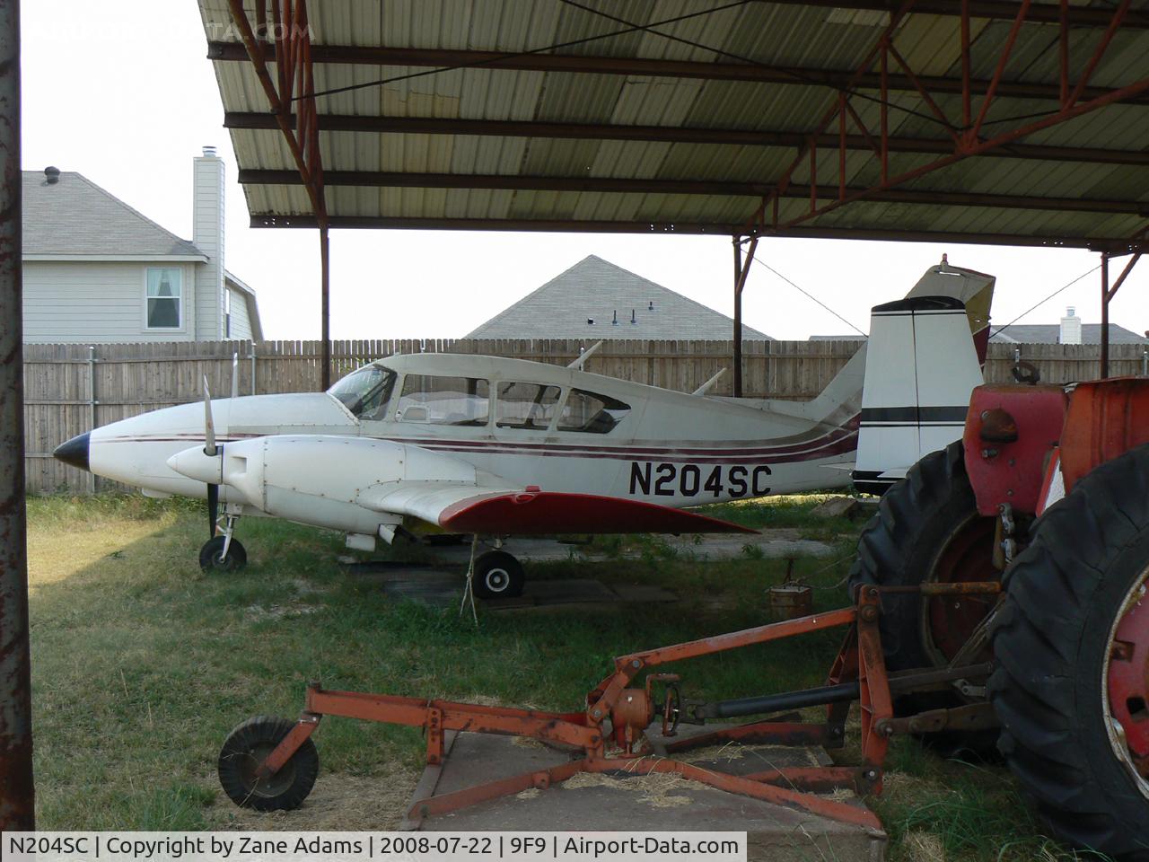N204SC, 1965 Piper PA-23-250 C/N 27-2796, At Sycamore Strip, Ft. Worth, TX