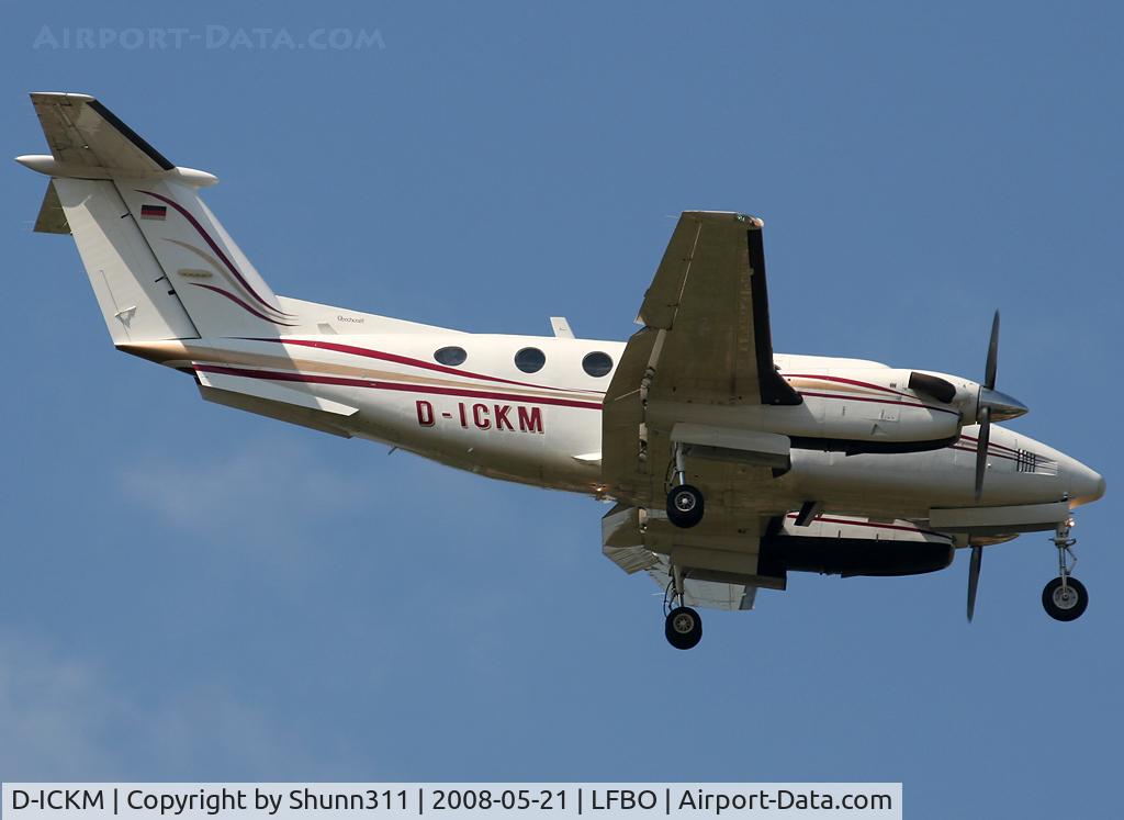 D-ICKM, 1982 Beech B200 King Air C/N BB-1005, Landing rnw 32R