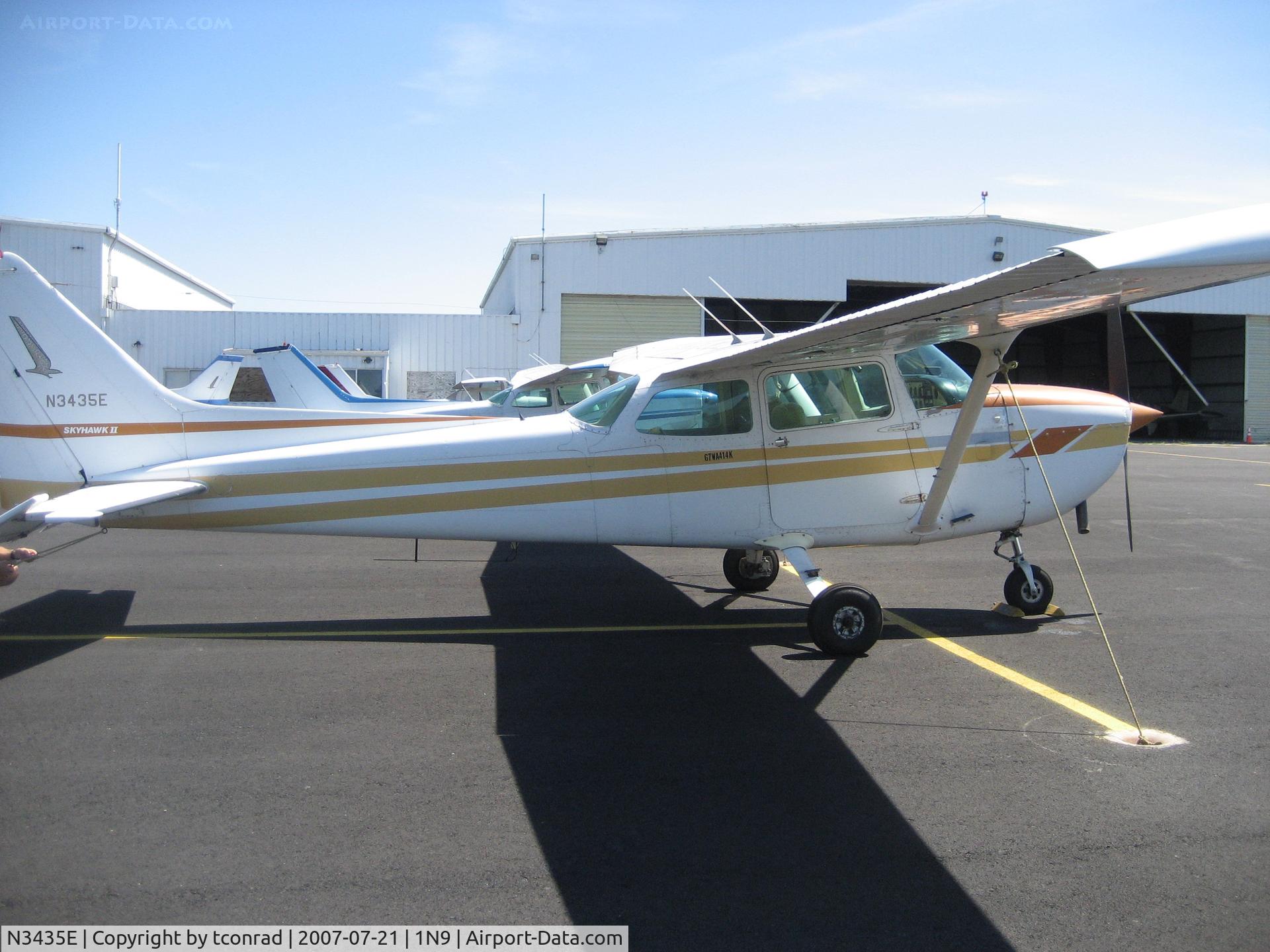 N3435E, 1978 Cessna 172N C/N 17271547, at Queen City