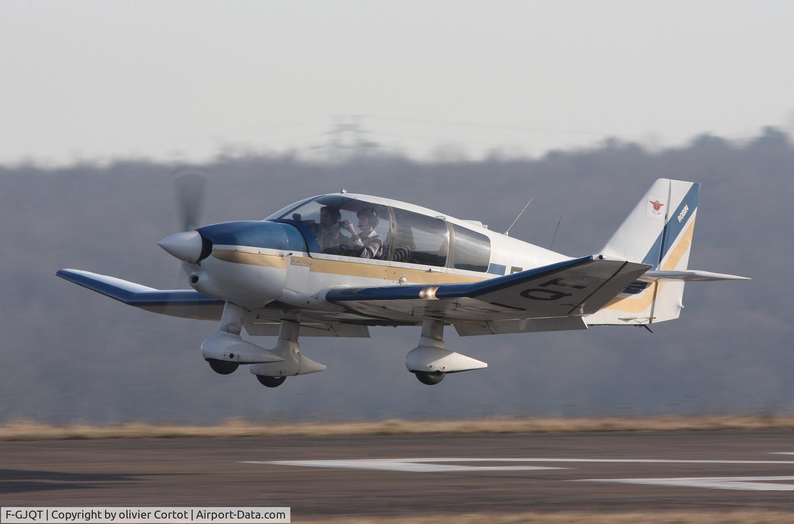 F-GJQT, Robin DR-400-120 Petit Prince C/N 1987, landing at Dijon Darois airfield, 2007