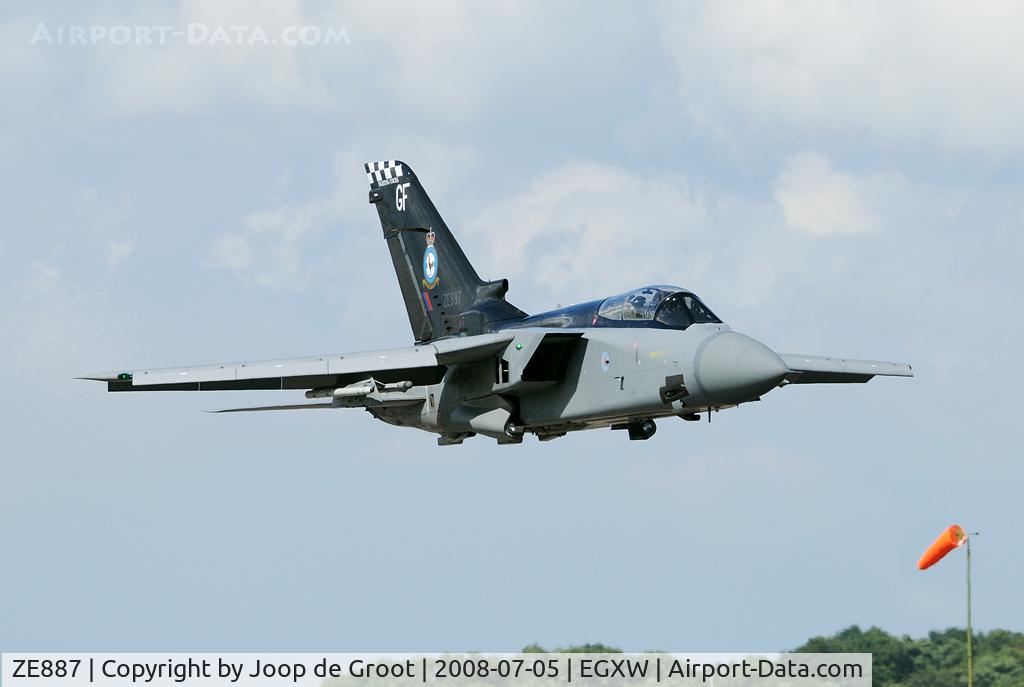 ZE887, 1988 Panavia Tornado F.3 C/N 3345, 43 Sq dispatched two Tornado F3's to Waddington to take part in the role demo. The take off alone was quite spectaculair!