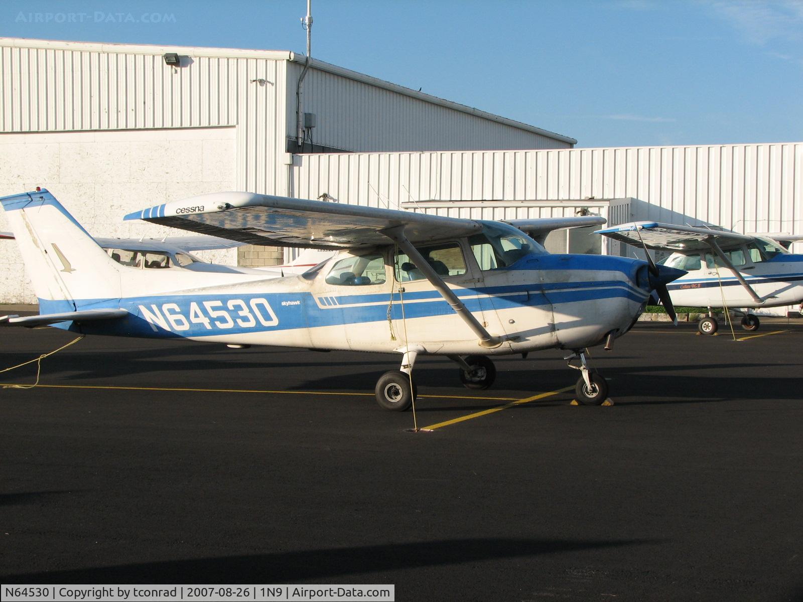 N64530, 1975 Cessna 172M C/N 17265286, at Queen City