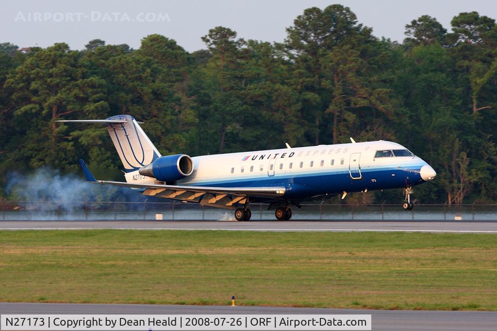 N27173, 1997 Canadair CRJ-200LR (CL-600-2B19) C/N 7173, United Express (operated by Mesa Airlines) N27173 (FLT ASH7225) from Washington Dulles Int'l (KIAD) landing on RWY 23.