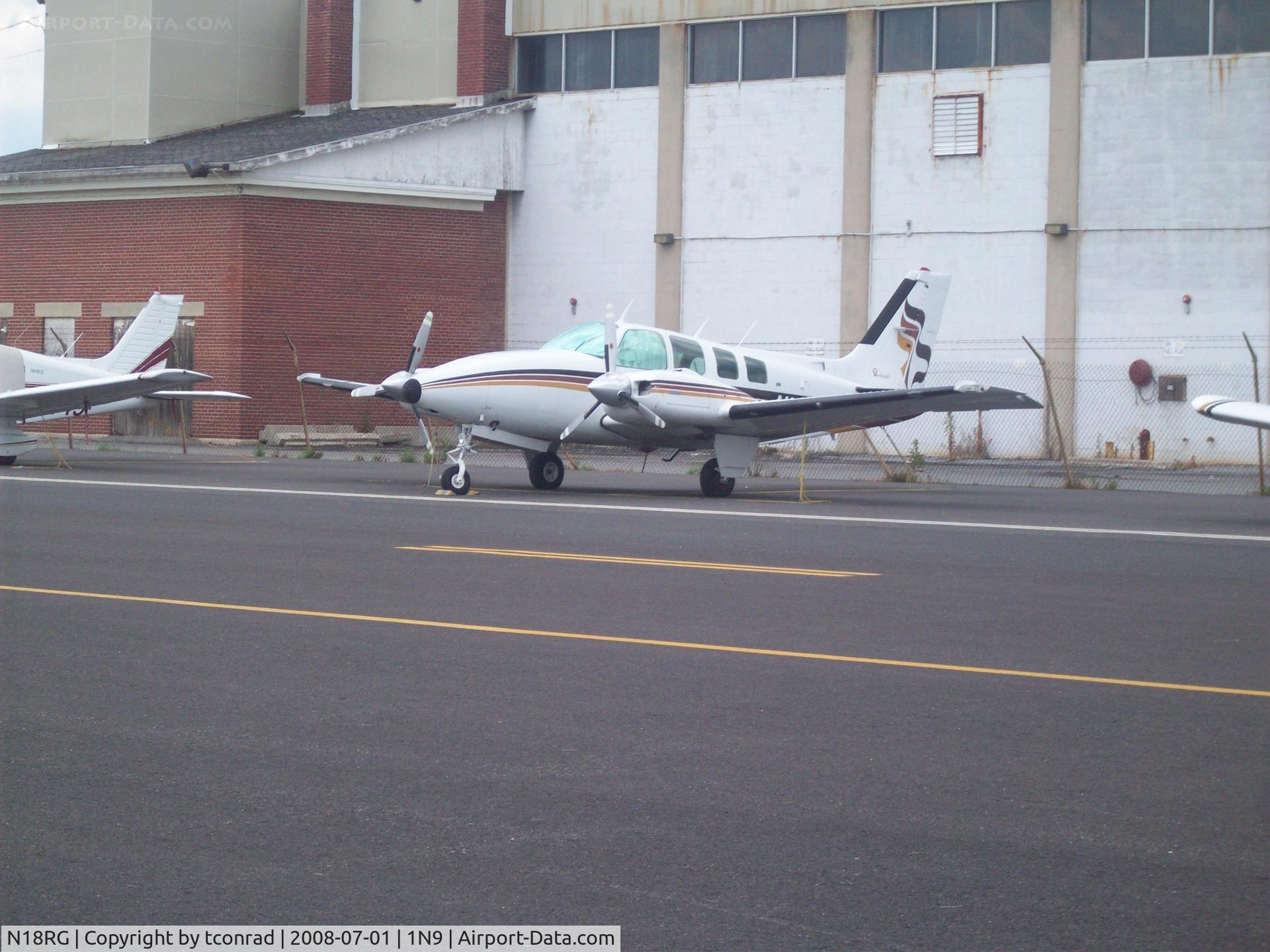N18RG, 1974 Beech 58 Baron C/N TH-494, at Queen City