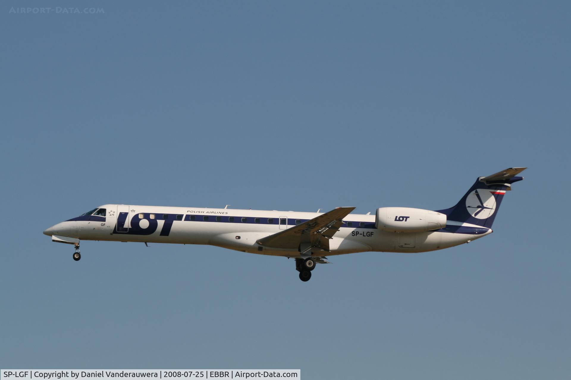 SP-LGF, 2000 Embraer EMB-145EP (ERJ-145EP) C/N 145308, arrival of flight LO239 to rwy 25L